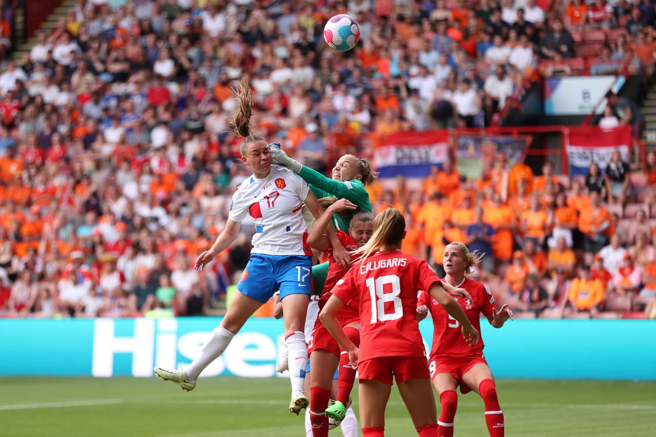 Holanda goleó 1-4 a Suiza en la Jornada 3 con doblete de Romee Leuchter, gol de Victoria Pelova y autogol de Ana-Maria Crnogorcevic.