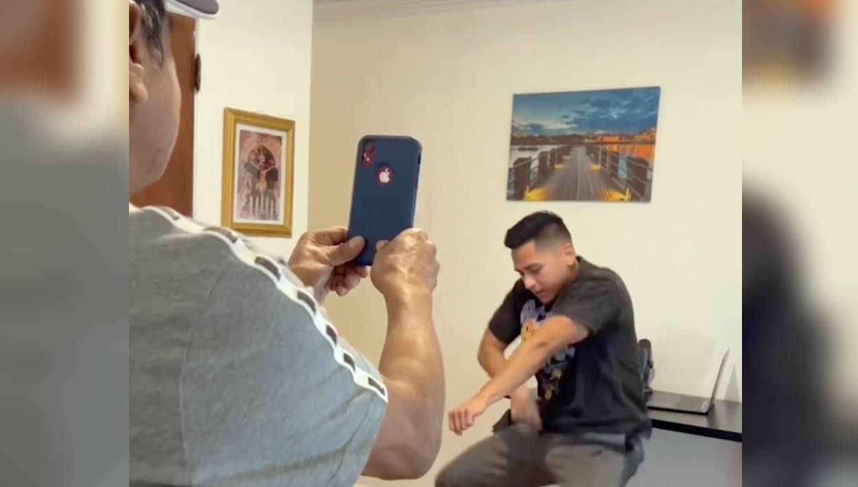 Joven de NJ pide a su padre grabarlo cuando baila en TikTok y su reacción se hace viral