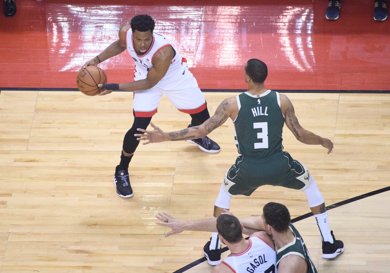 Una de las grandes virtudes fue ver a ese Kyle Lowry que pocas veces ha aparecido desde que regresó de su lesión, poco antes de que concluyera la temporada regular. Lowry atacó el aro como antes y eso pagó frutos.