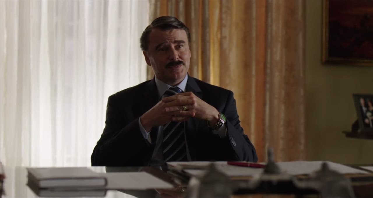 ‘Don Sol’ gets disappointed once again when, in a meeting, the new Mexican president takes him out of politics with these words: “My team and I have decided to dispense with your services”.