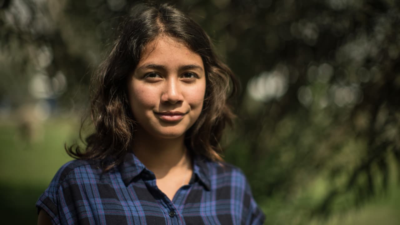 Emily Canas tiene 16 años y es estadounidense de padres salvadoreños. Le apasionan la botánica y la programación.