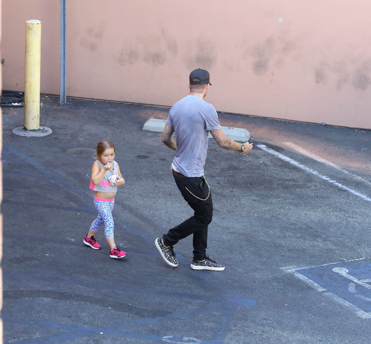 De regreso a su camioneta, iban felices.