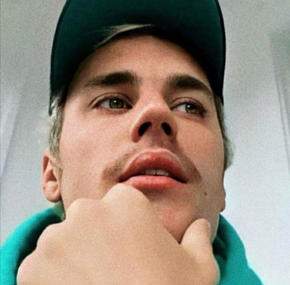 Justin Bieber lloró en un evento promocional de su disco
<b> <a href="https://www.univision.com/famosos/con-nuevo-sencillo-gira-musical-y-serie-justin-bieber-promete-sorprender-este-2020-fotos" target="_blank">'Changes'</a></b> que se llevó a cabo en el Village Recorders de Los Ángeles, durante la semana de los GRAMMY.