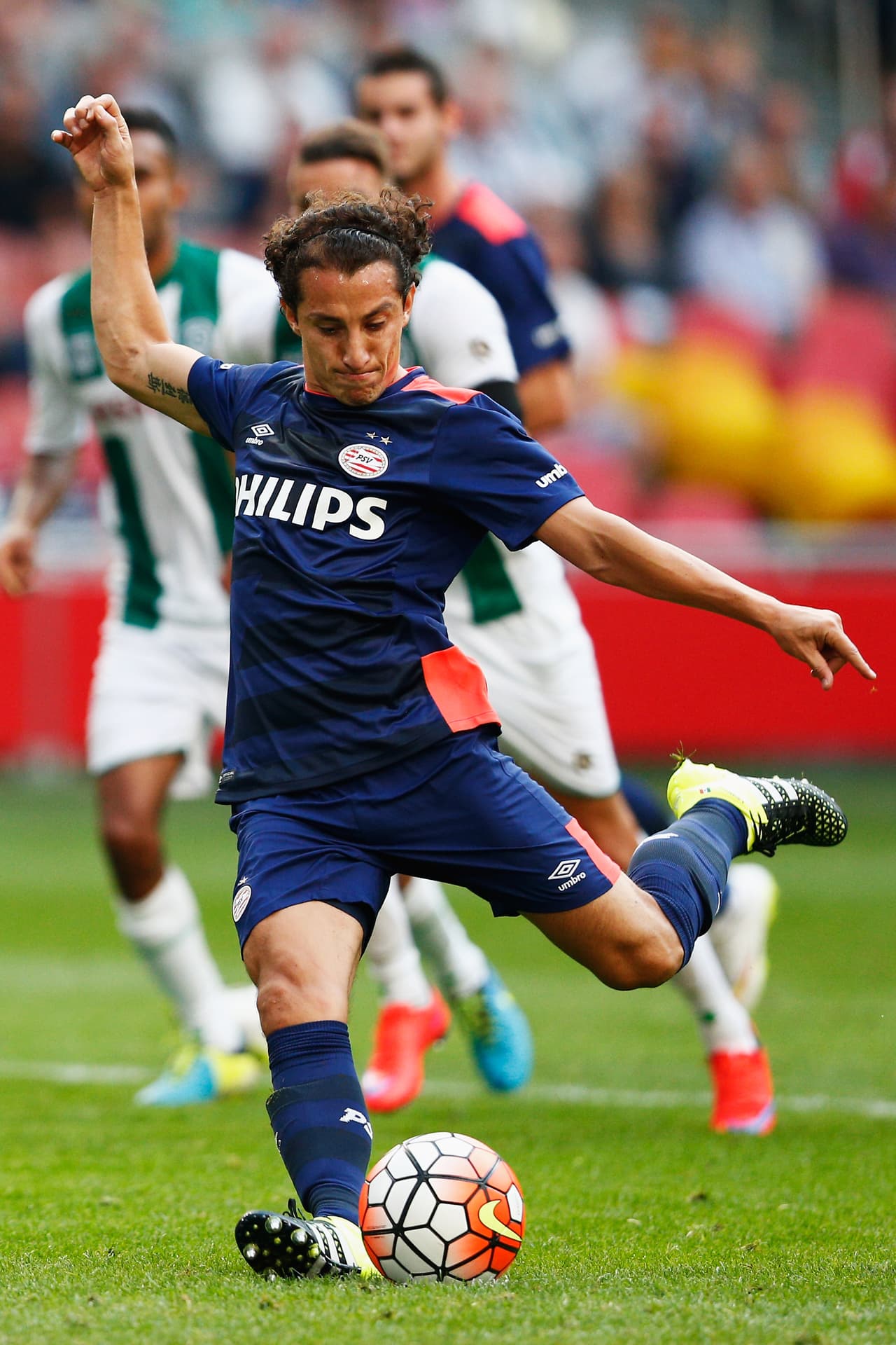 Andrés Guardado falla penal pero PSV conquista Supercopa de Holanda