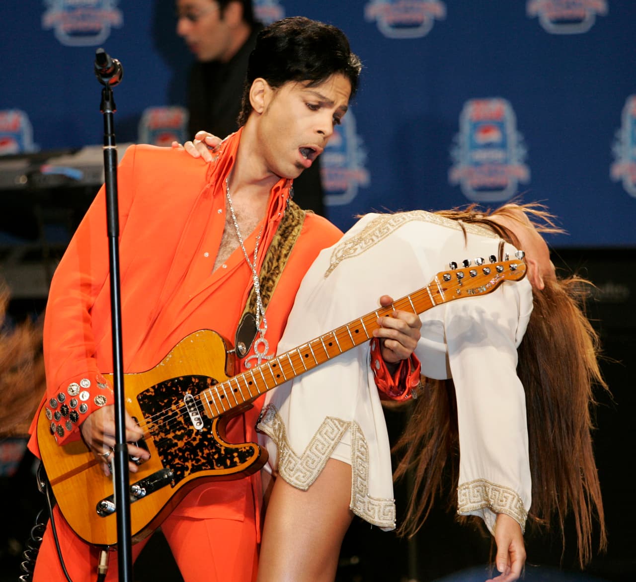 "Los restos de Prince han sido incinerados y su destino final permanecerá siendo reservado", precisó el portavoz del artista.