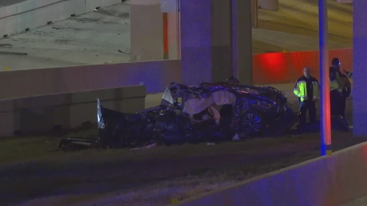 Una persecución de la 
<b>policía de Irving terminó en un choque mortal,</b> que dejó 4 personas muertas en la I-35 en Dallas.