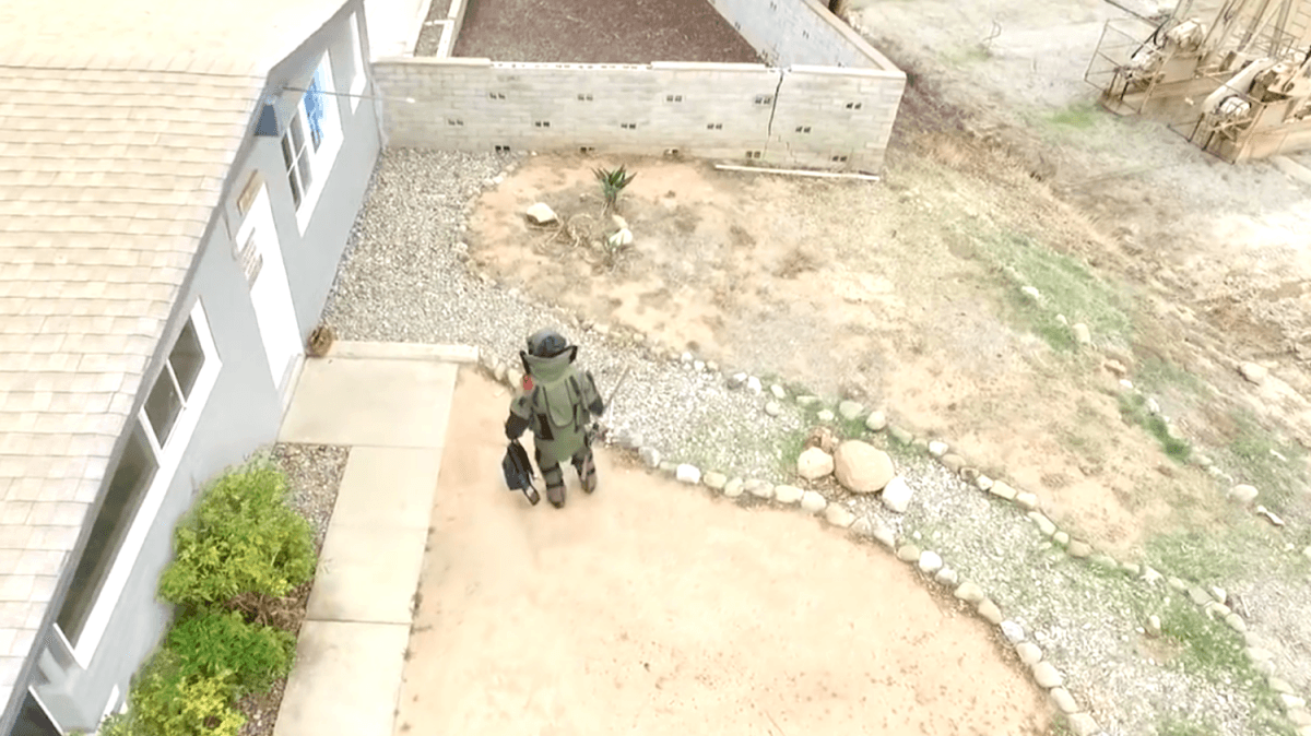 La visión del dron en un simulacro para desactivar una bomba.