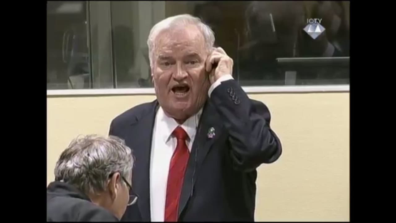 Mladic (en la fotografía durante el juicio) es conocido como ‘el carnicero de Bosnia'. El 22 de noviembre de 2017 el Tribunal Penal Internacional para la antigua Yugoslavia lo encontró culpable de 10 de los 11 cargos en su contra, incluyendo genocidio y delitos contra la humanidad por la matanza de Srebrenica en 1995.