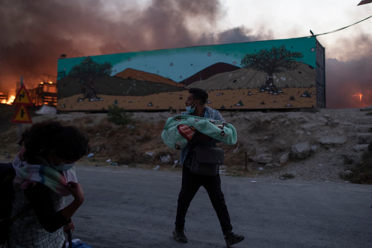 Medios dicen que entre los solicitantes de asilo corre el rumor de que los refugiados serán transferidos hacia otros países europeos, pero solo lo serán los menores no acompañados, según una iniciativa europea anunciada el viernes.