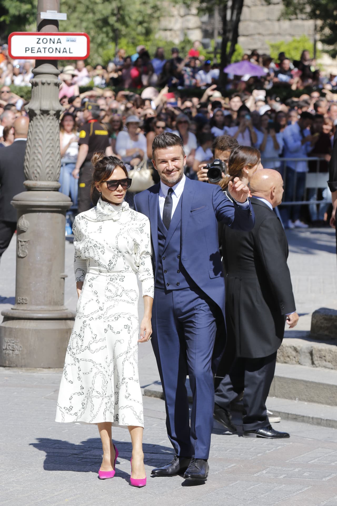 Este 4 de julio de 2019, los Beckham, 
<b><a href="https://www.univision.com/temas/david-beckham" target="_blank">David</a></b> y 
<b><a href="https://www.univision.com/temas/victoria-beckham" target="_blank">Victoria</a></b>, presumieron en redes sociales que cumplen 
<b>20 años de casados</b>. Publicaron fotos de su historia de amor y el video de un simpático regalo que recibieron de su hija Harper, en donde quedaron inmortalizados.