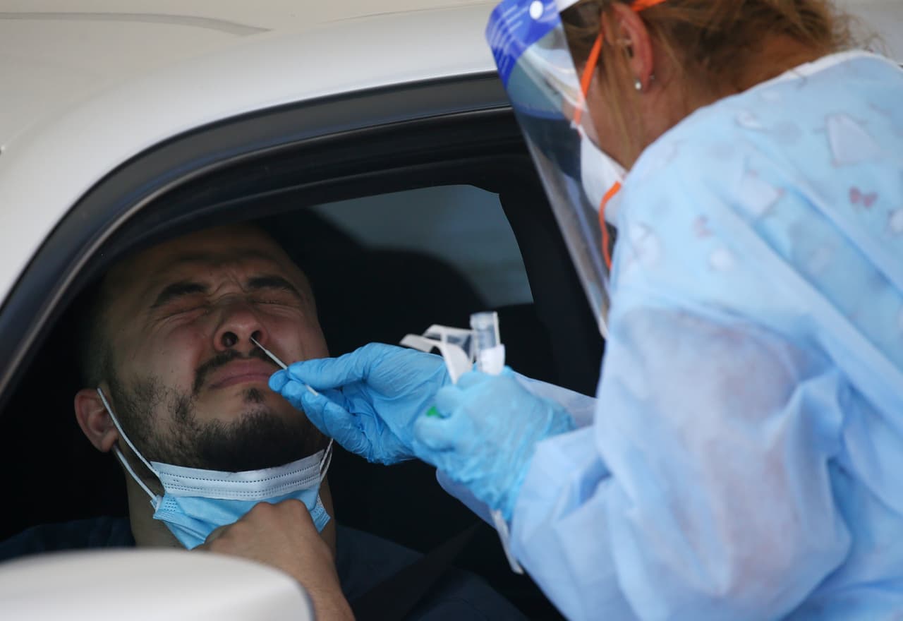 <b>Puesto 10: Arizona.</b> Antes de la pandemia el beneficio semanal promedio de desempleo era de solo 235 dólares, el tercero más bajo del país (el 30.6% del salario semanal promedio). Solo el 11.1% de los desempleados de Arizona logran recibir beneficios, menos de un tercio del promedio nacional y el tercero más bajo del país.