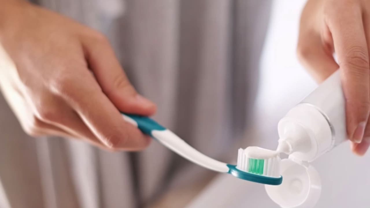 Revisa bien en casa: Retiran del mercado más de 4 millones de tubos de pasta dental, ¿cuáles son?