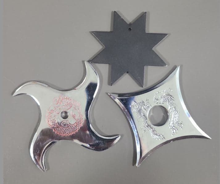 En esa misma terminal, en mayo de este año, un sujeto intentó cruzar el punto de control con estrellas ninja metálicas y afiladas.