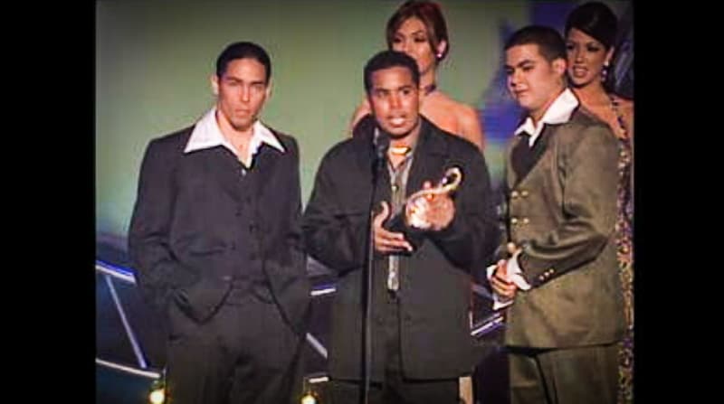 El premio al Grupo del Año en la categoría Tropical/Salsa fue para Ilegales. Los Ilegales produjeron el álbum 'Rebotando' el año anterior y otro en 1998: 'En la mira'.