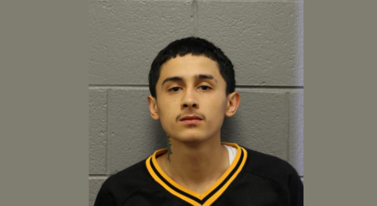 Acusan a joven de 18 años de intentar matar a hombre en Chicago