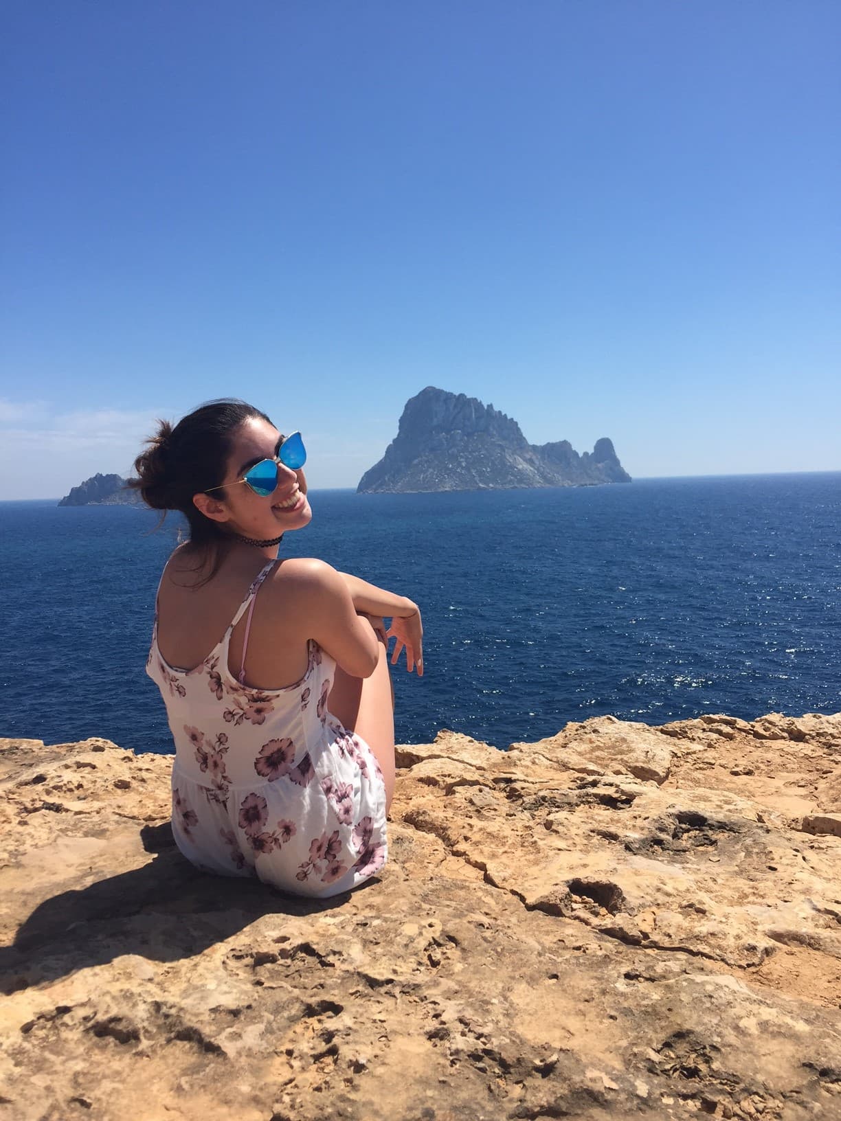 Nicole disfrutando de la fascinante vista.