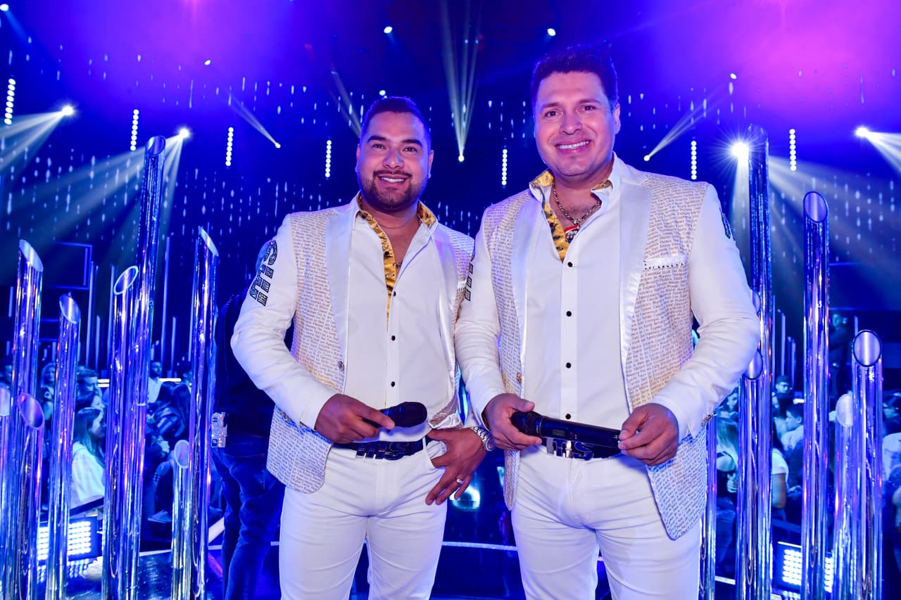 Aprovechamos que nos encontramos a Alan y Oswaldo antes de su performance para fotografiarlos.