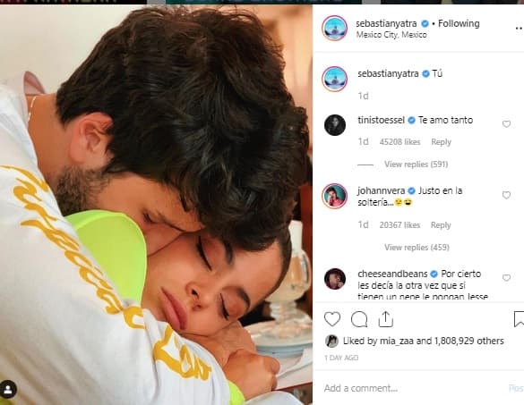 "Tú" escribió él en esta foto después de confirmar su romance, mensaje que ella contestó con un: "Te amo tanto".