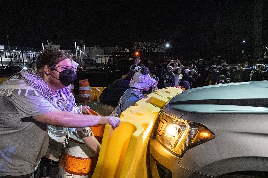 <b>Delaney Hall, una instalación con capacidad para 1,000 personas</b> inaugurada este año como parte de las políticas migratorias del presidente Trump, es operada por el grupo GEO Group bajo supervisión del Servicio de Inmigración y Control de Aduanas (ICE).