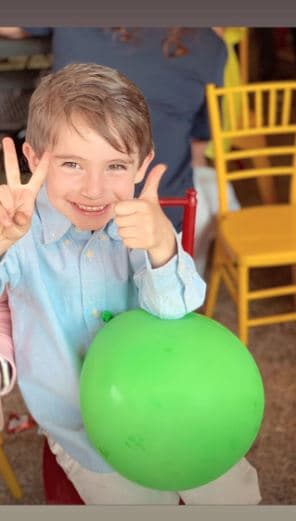"Siempre le digo (a Bosco) que él es el pingüino de la película rompiendo el hielo ('Happy Feet'), pues es idéntico en la vida: siempre bailando, alegre, inquieto, feliz y ¡muy travieso!", aseguró.