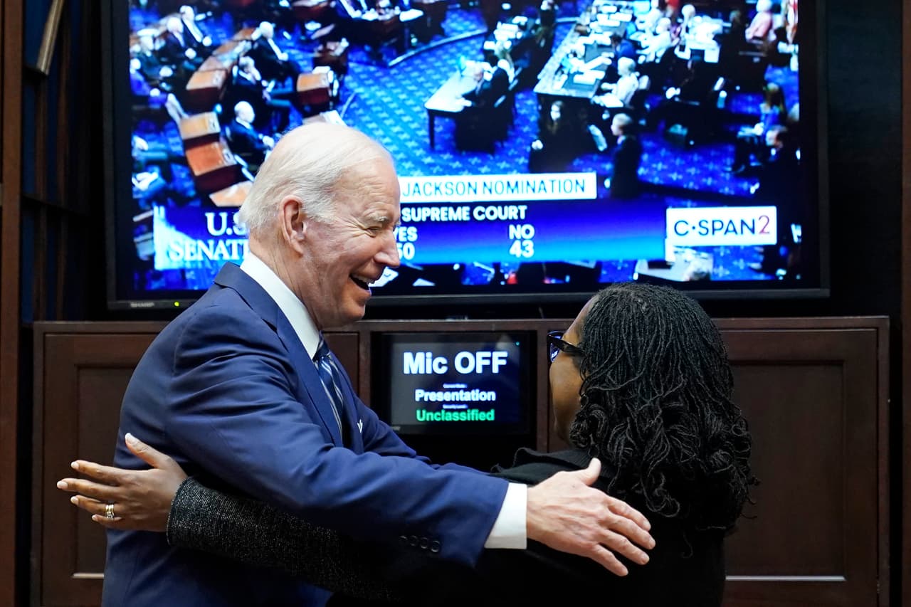 Al final, el senador Paul esperó que se cumplieran los 15 minutos de votación reglamentarios para expresar su opinión, que, como se esperaba, era contraria a la confirmación de la nominada del presidente Biden para la Corte Suprema.