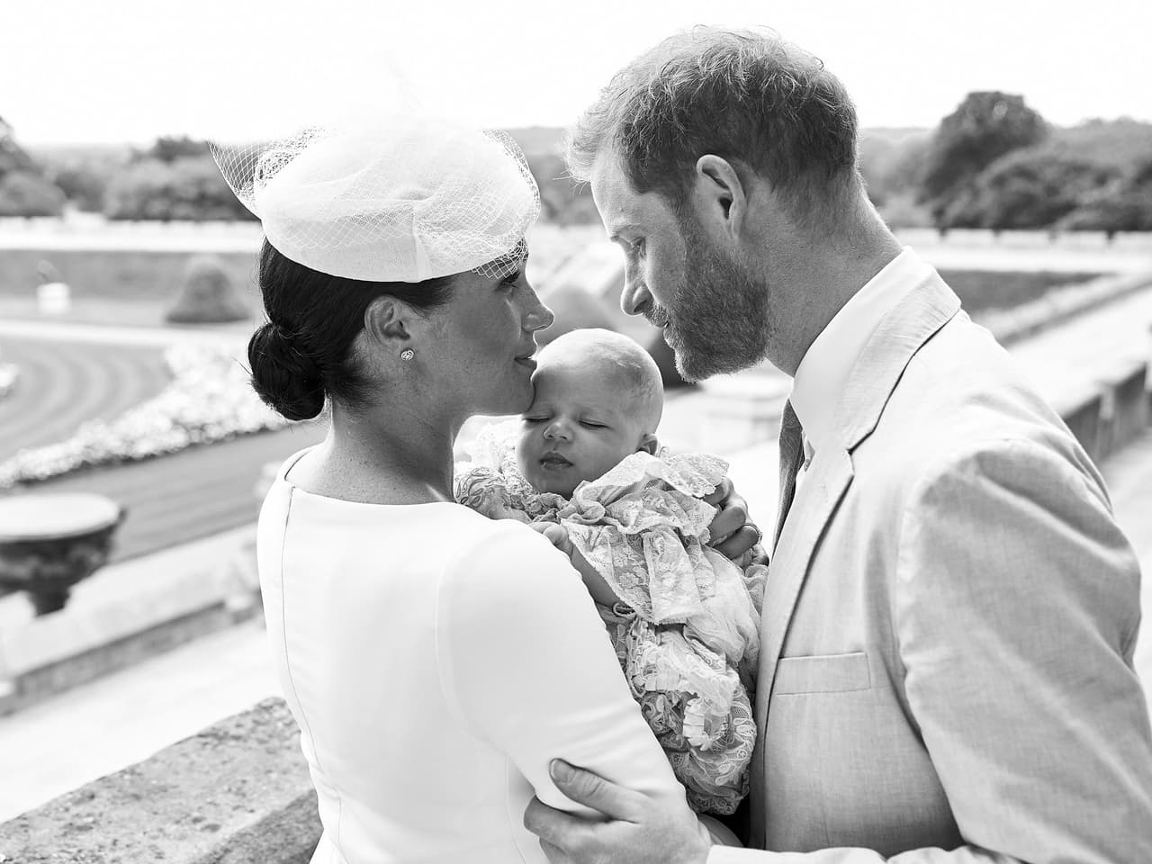 Debieron pasar un par de semanas para que el hijo del duque y la duquesa de Sussex, Archie Harrison Mountbatten-Windsor, volviera a aparecer en público.