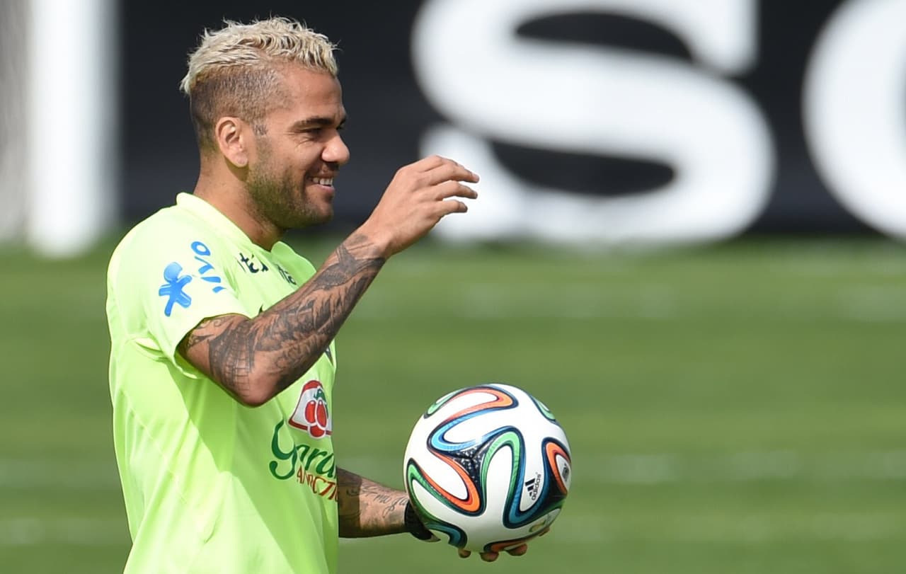 Dani Alves es convocado por Brasil para sustituir a Danilo