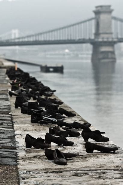 Los zapatos del Danubio, Budapest -  Estremecedor memorial para recordar a los judíos asesinados.