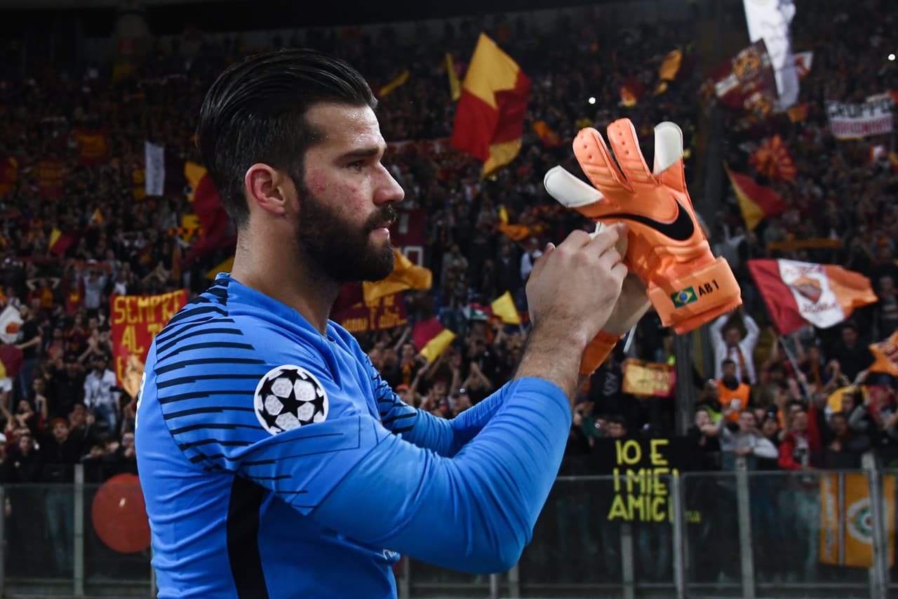 Pero no es el único al que apuntan los rumores. El brasileño Alisson, de la Roma, también ha sonado en las últimas horas.