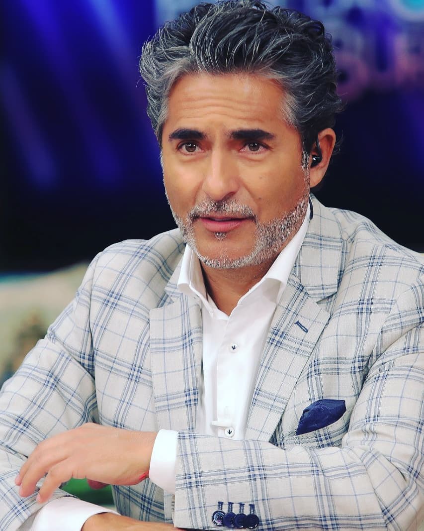 En marzo 
<b><a href="https://www.univision.com/temas/raul-araiza">Raúl Araiza</a></b> dio a conocer que 
<a href="https://www.univision.com/famosos/raul-araiza-termina-su-noviazgo-maria-amelia-aguilar-fotos">terminó su relación de un año</a> con su compañera del programa Hoy, la psicóloga María Amelia Aguilar. A tan solo tres meses del rompimiento 
<b>está reiniciando su vida amorosa. </b>