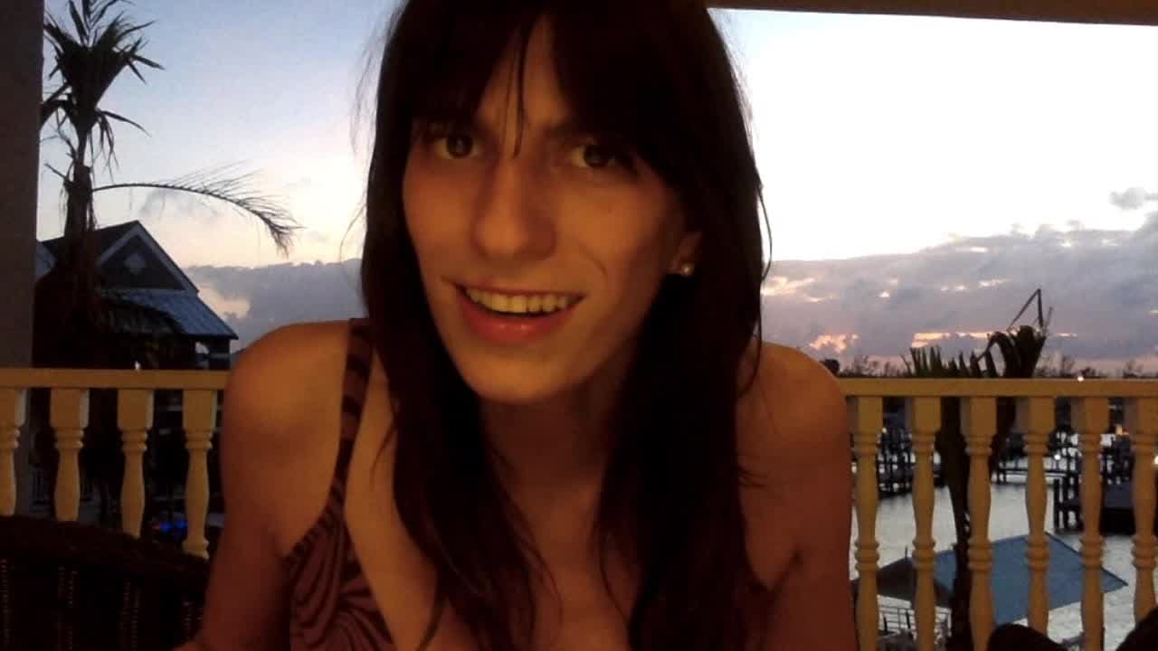 ¿Por qué algunos quieren que las mujeres escondan sus morados con maquillaje?