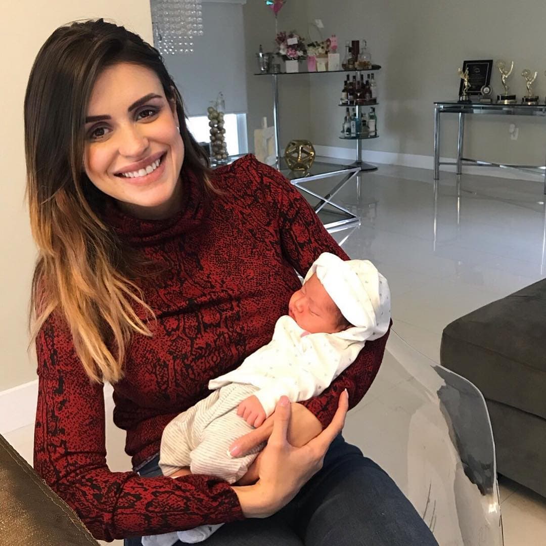 "El amor que siento por esta muñequita, es cosa de otro mundo", así redactó Carolina junto a la bella foto publicada el pasado domingo 18 de agosto.