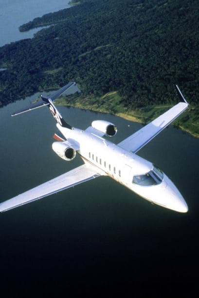 El avión LearJet salió de Monterrey a las 03:15 horas y tenía como destino el aeropuerto de Toluca y minutos después se perdió contacto con el radar a una distancia de 61.8 millas de Monterrey, por lo que se inició la búsqueda que confirmó la tragedia durante la tarde del domingo.