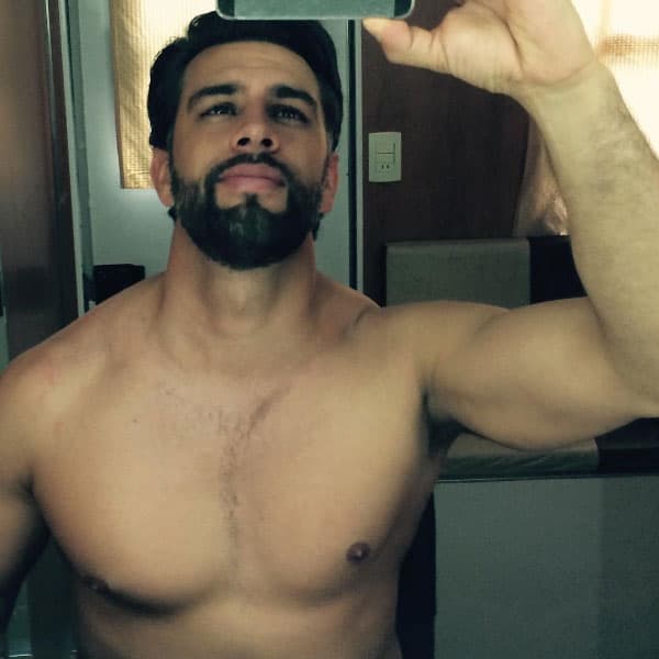 Este galán mexicano tiene 34 años y también es modelo.