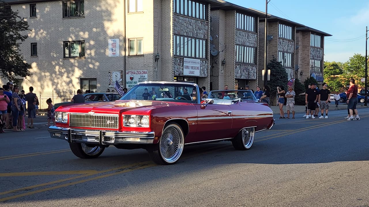 <b>Exhibición de autos y aviones</b>
<br>Para los amantes de las máquinas llega el Car and Craft Show a Clearing. La exhibición se complementa con food trucks y la presentación de un DJ. 
<a href="https://www.facebook.com/events/346936650912008/?active_tab=discussion" target="_blank">Más información en esta página</a>.
<br>
<br>
<b>¿Dónde?</b> 6300 S. Narragansett Ave. 
<br>
<b>¿Cuándo?</b> Sábado de 1 a 4 p.m.
<br>
<b>¿Precio?</b> Evento gratuito.