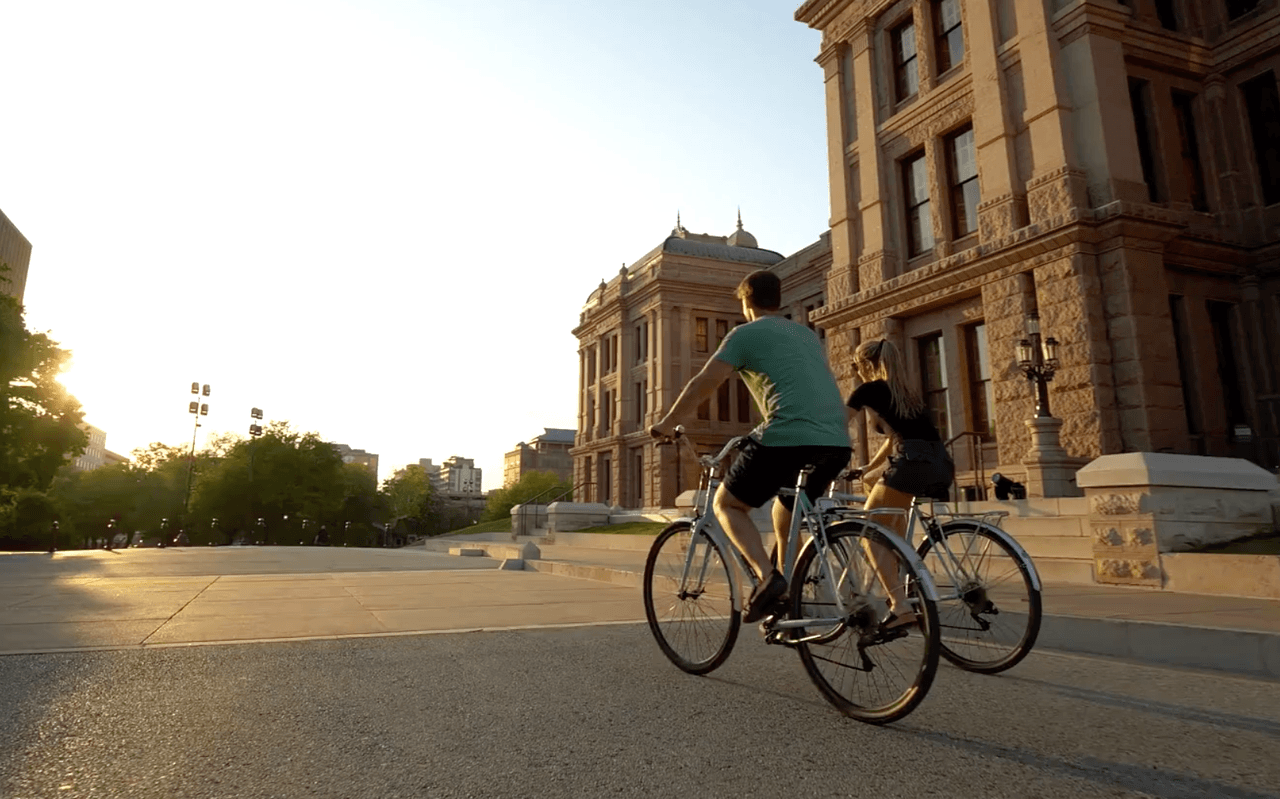 El promedio de una vivienda en Austin sobrepasa el medio millón de dólares y el alquiler promedio es de 1,500 dólares, por lo que autoridades locales discutieron un plan para dar opciones al problema de vivienda asequible en la ciudad.