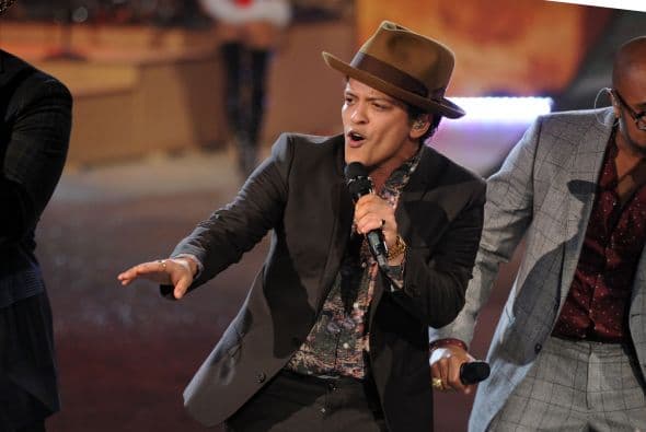 Bruno Mars y Mark Ronson comparten cinco nominaciones gracias a su video 'Uptown Funk'.