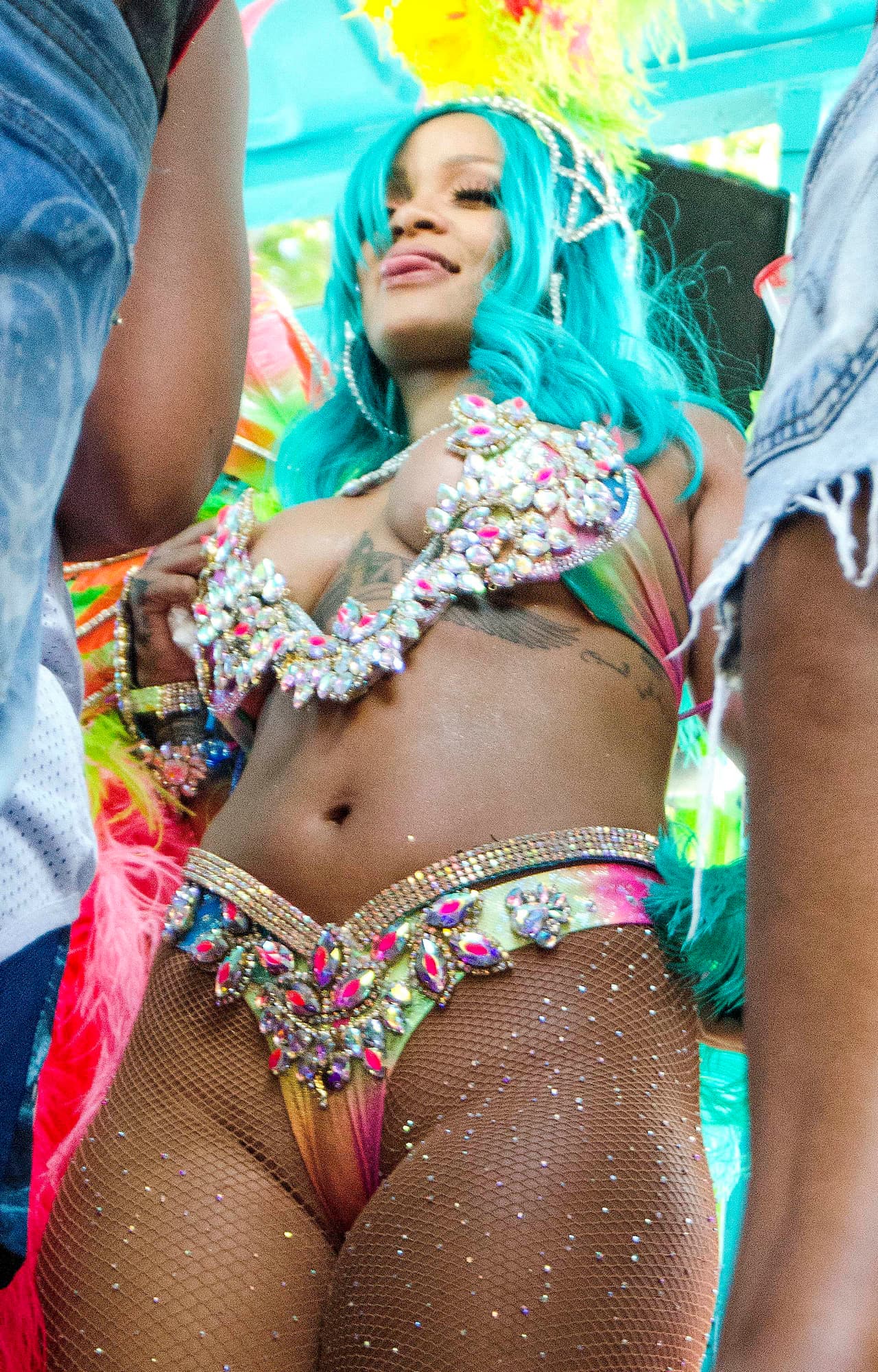 El año pasado, 'Riri' visitó el carnaval de Barbados, su país de origen, a donde viaja cada año en la misma época. Y como ya es costumbre, lució un diminuto traje tradicional de la región para esta festividad.