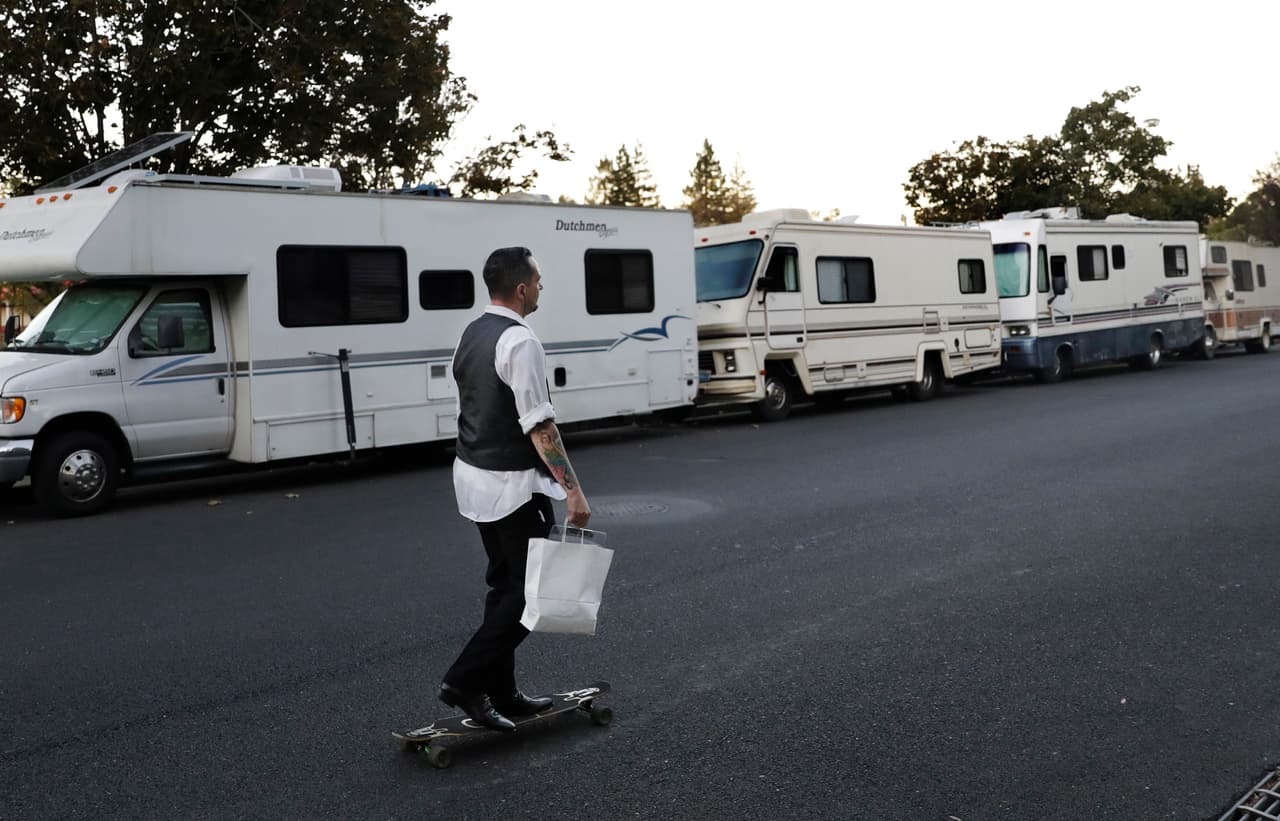 “Estén preparados para lo peor”: la advertencia para las familias latinas en casas rodantes de Silicon Valley