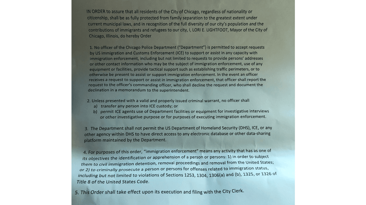 Foto de la carta que mostró durante la conferencia de prensa una activista. Los puntos en este documento son los que quieren que se tomen en cuenta para la orden ejecutiva.