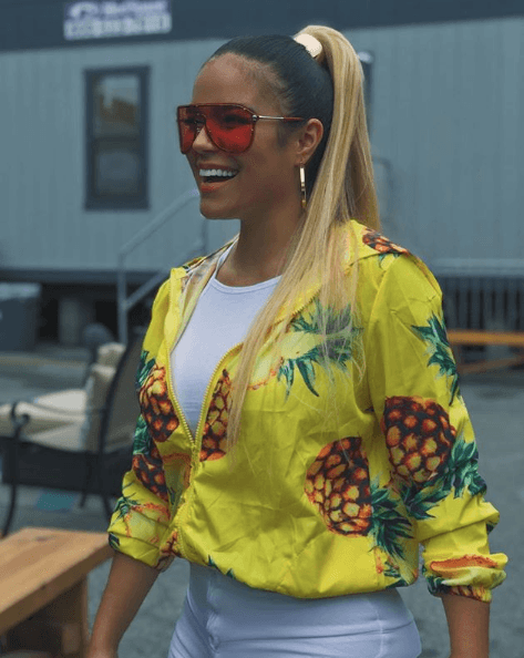 <b>Karol G</b>: su nombre real es
<b>Carolina Giraldo Navarro</b> y nació el 14 de febrero de 1991, en Medellín, Colombia. Empezó su carrera artística en 2012.
<br>