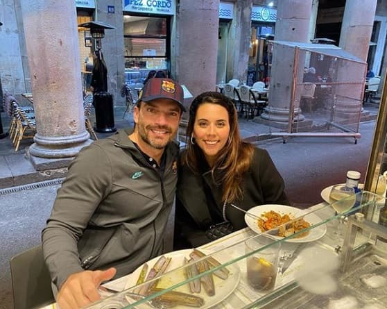 Julián Gil no tardó en comentar la publicación con un cuestionamiento a su hija.