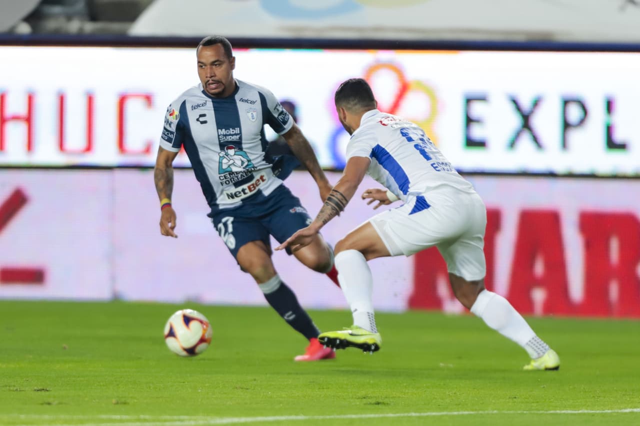 La Máquina logra conseguir sus primeros tres puntos del torneo luego de vencer 0-1 a Pachuca con gol de Juan Escobar.