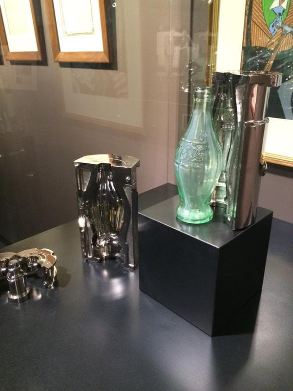 Florida: Se exhibe modelo de botella de Coca-Cola de 1915