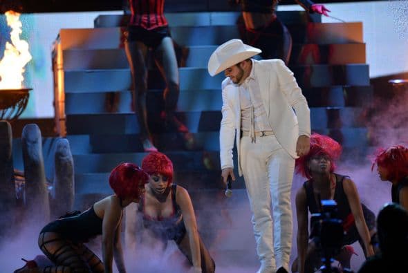 Y aunque él le huía a las mujeres de piedras...