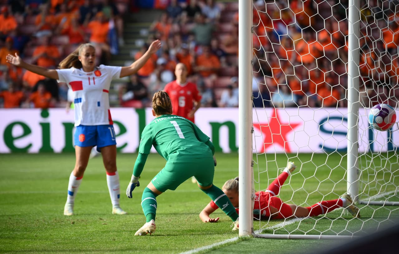 Holanda goleó 1-4 a Suiza en la Jornada 3 con doblete de Romee Leuchter, gol de Victoria Pelova y autogol de Ana-Maria Crnogorcevic.
