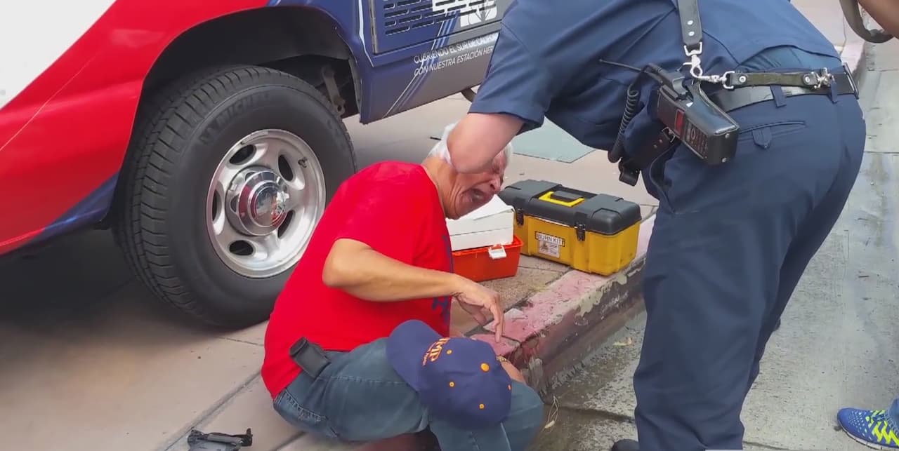 Emplean gas pimienta en un enfrentamiento de simpatizantes y opositores a Trump en California