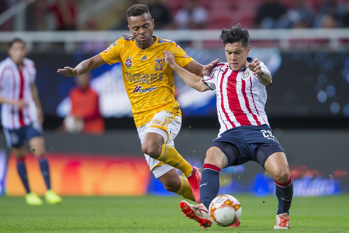Durante el juego no hubo tantas emociones pero sí una recia disputa del balón en el campo del Estadio Akron.