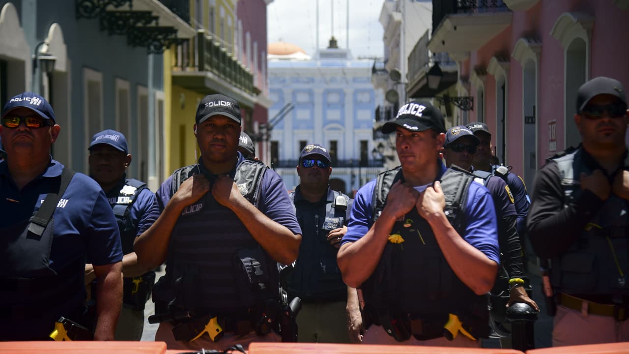 Senado de Puerto Rico aprueba mejora de pensiones a familiares de policías caídos