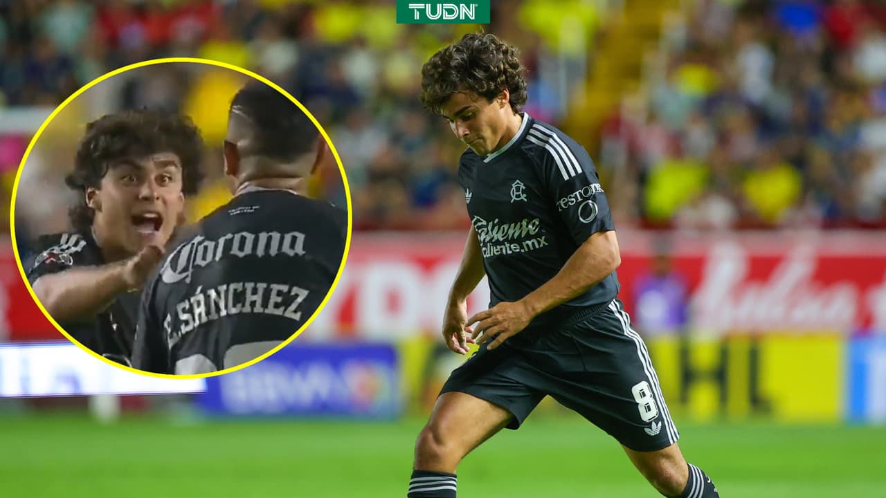 Carlos Álvarez demuestra carácter en discusión con Érick Sánchez en pleno partido